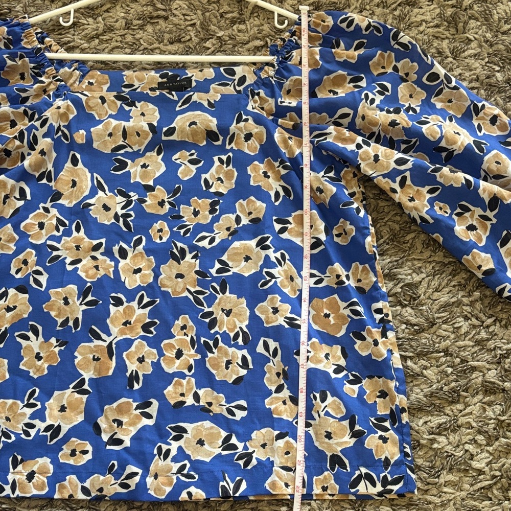 Ann Taylor Blue Blouse with Tan Floral Design size S - Picture 10 of 11
